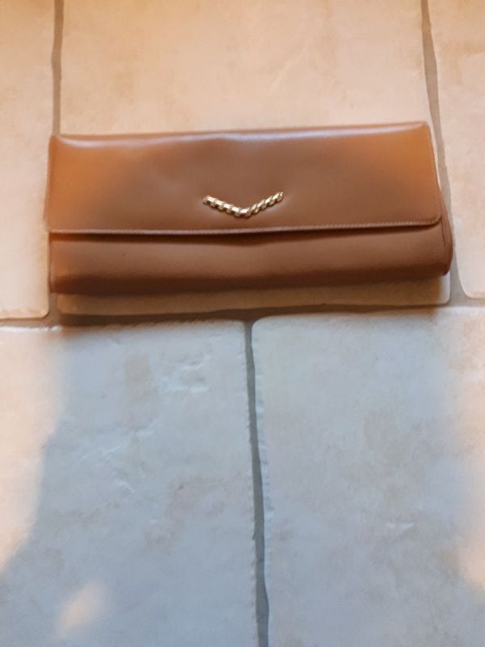 Pochette femme longue portée main
