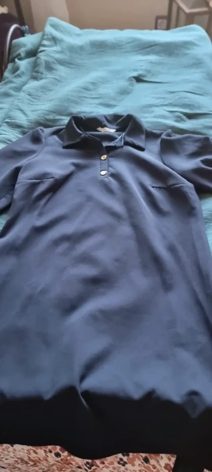 Robe droite avec bouton dorés bleue marine
