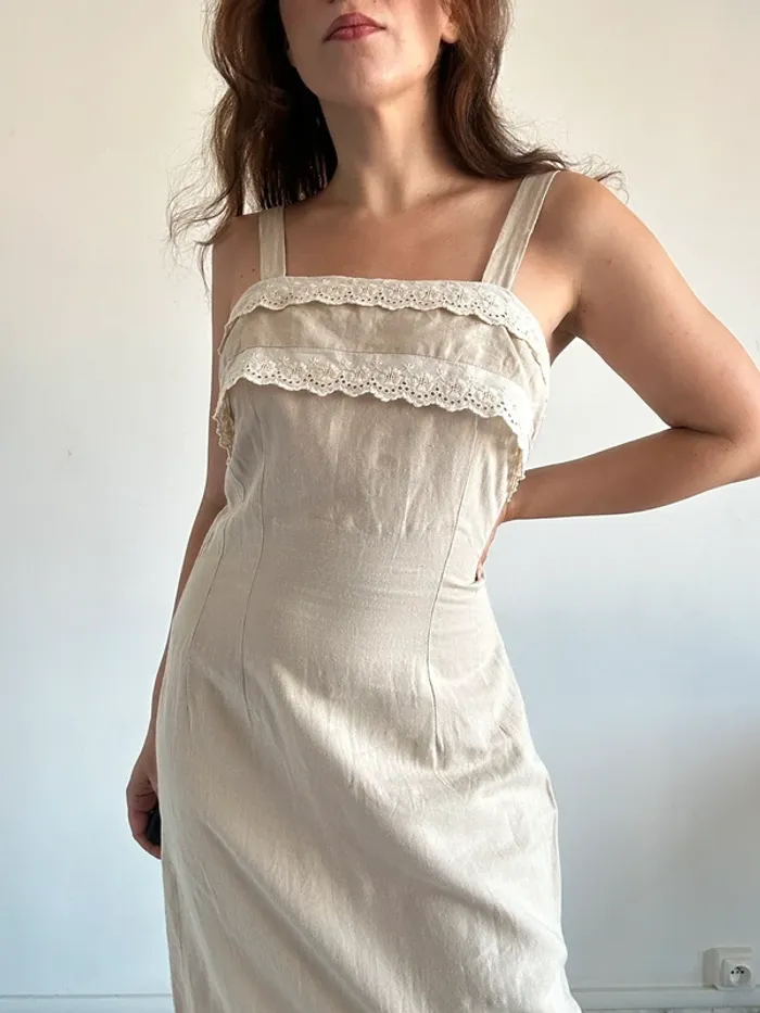 Robe longue beige vintage à volants et détails détaille taille M - photo numéro 4