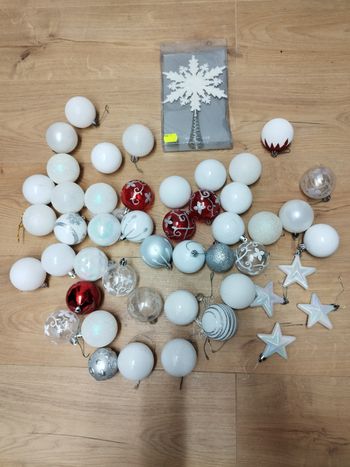 Lot de boules de Noël