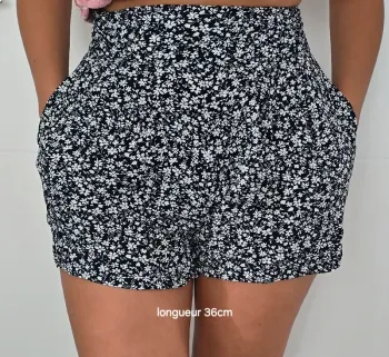 Short fleurie taille haute