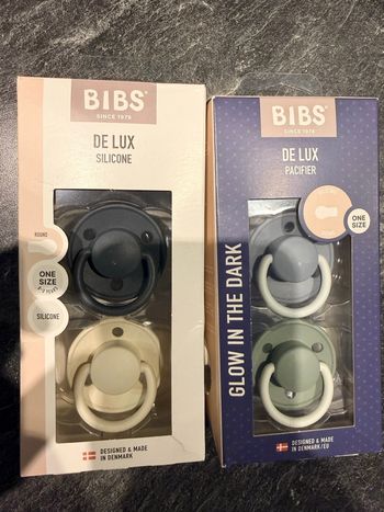 Lot 4 sucettes Bibs silicone