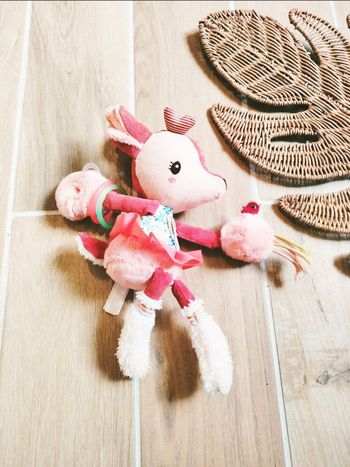 🦌Peluche doudou Stella la Biche sensorielle multi activités en tissus marque Lilliputiens