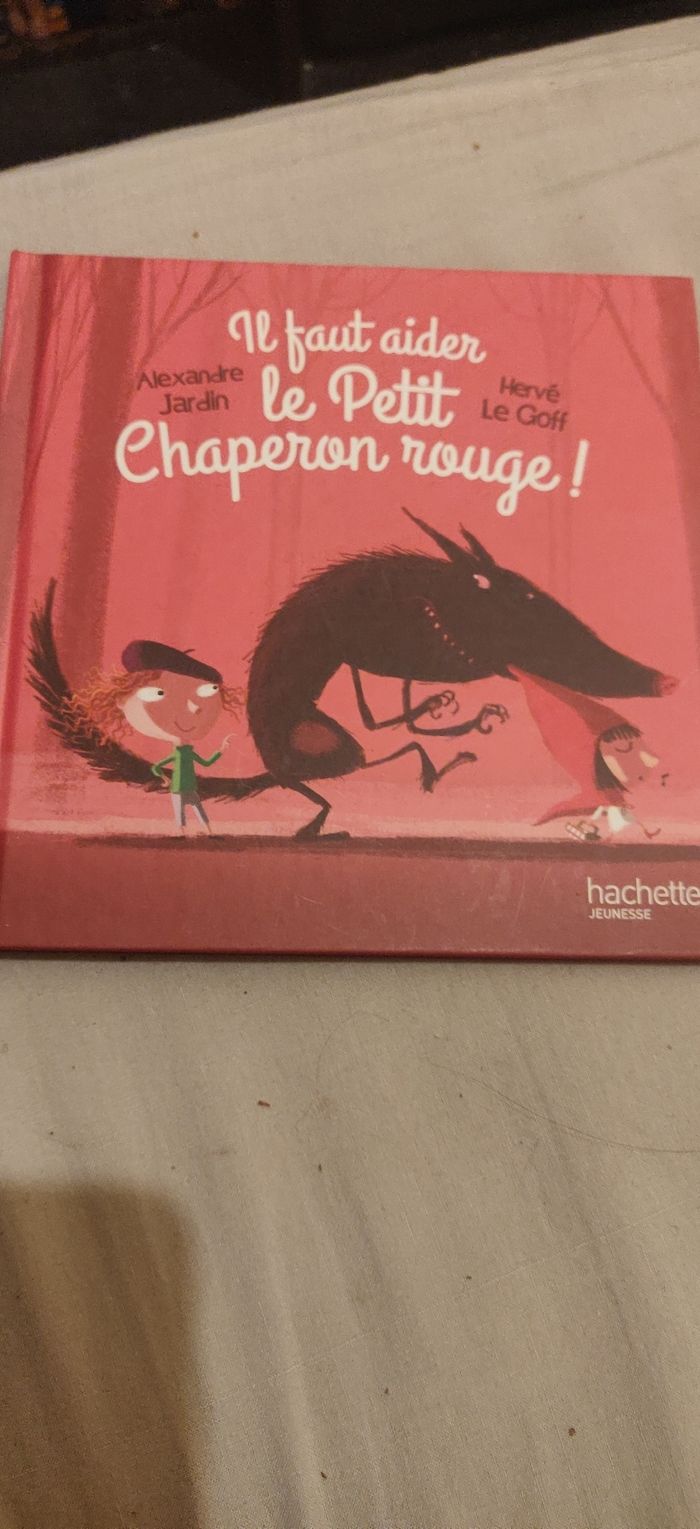 Il faut aider le petit chaperon rouge