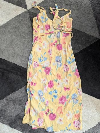 Robe fluide ensoleillée, fines bretelles