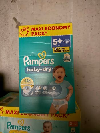 Couches Pampers taille 5+