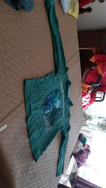 T shirt vert avec motif loup