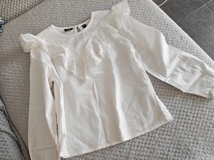 Chemise Kiabi blanche en 8 ans très bon état - photo numéro 1