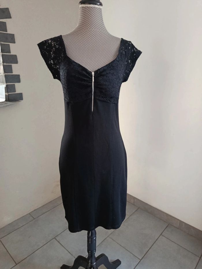 Robe noir dentelle Cache cache Taille 38