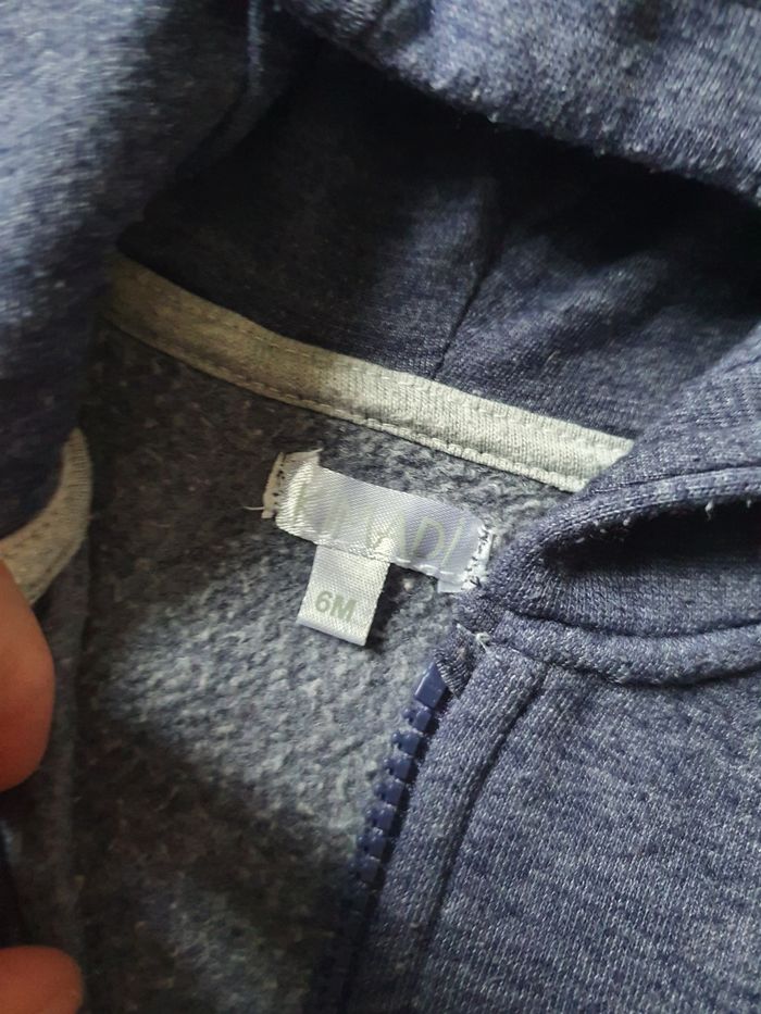 Gilet avec Capuche 6mois - photo numéro 2