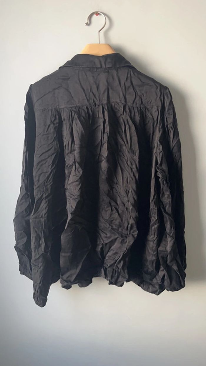 Haut Nina Kaufmann neuf avec etiquette taille xl 100% cupro. Prix boutique 59€ - photo numéro 4