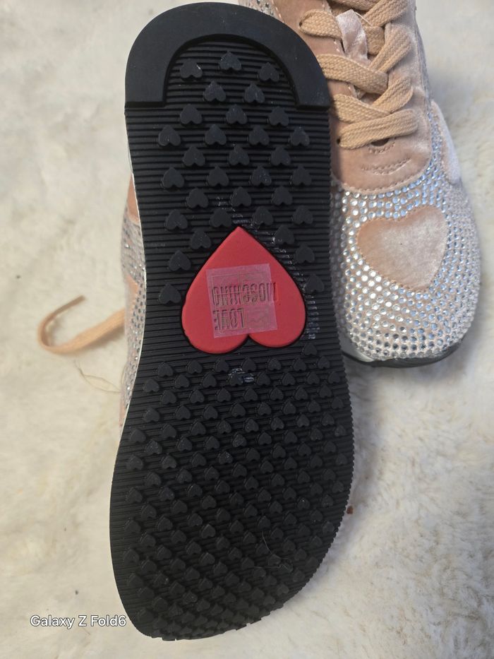 Basquettes Fille T35 Moschino  Neuve - photo numéro 4