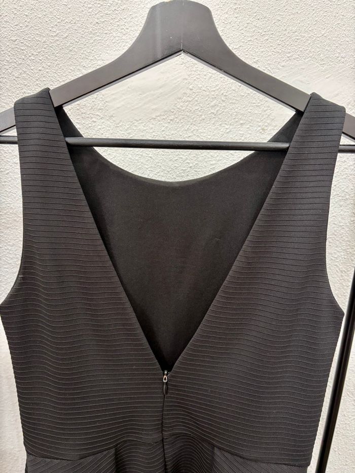 Robe noire texturée à relief col V avec poches Zara - Taille M - photo numéro 6