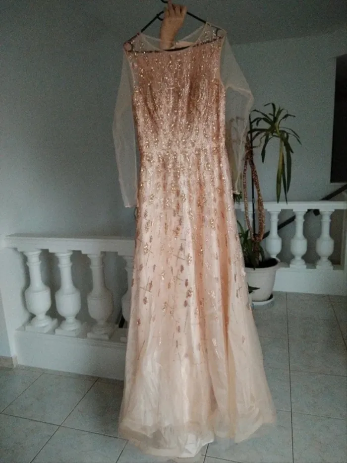 Robe de soirée manches transparentes taille 42-44