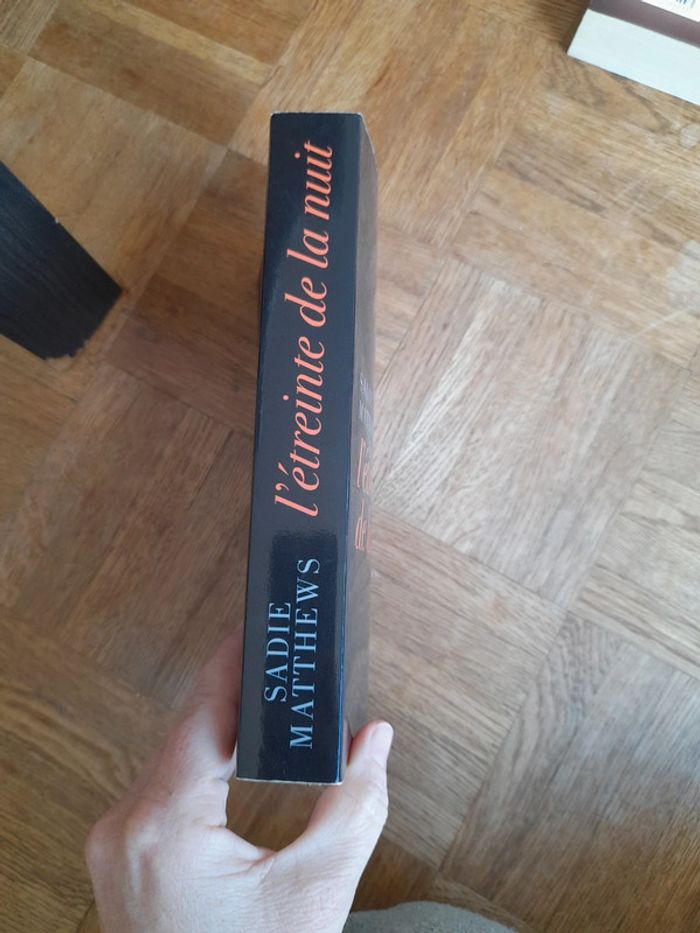 L'étreinte de la nuit Sadie Matthews - photo numéro 3