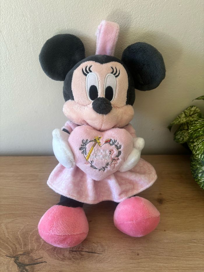 Doudou peluche musical Minnie robe rose cœur love nature Disney