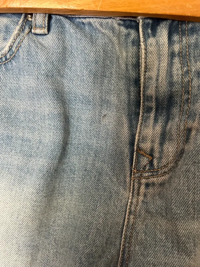 Short en jean déchiré - photo numéro 2