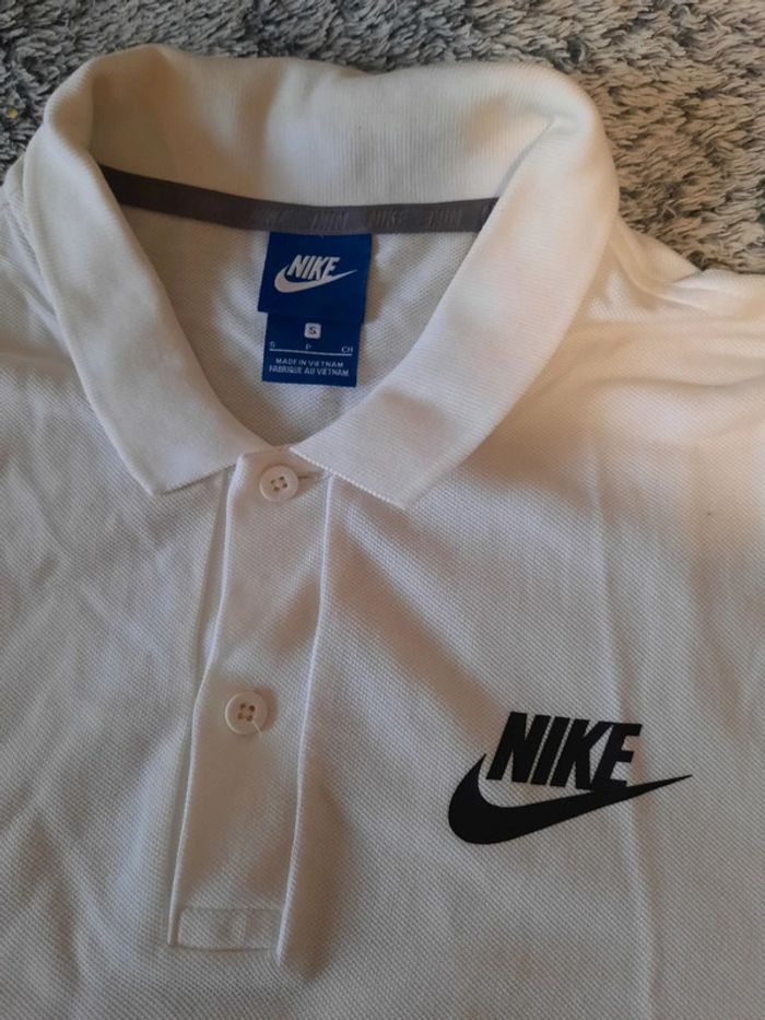Polo Nike taille s - photo numéro 3