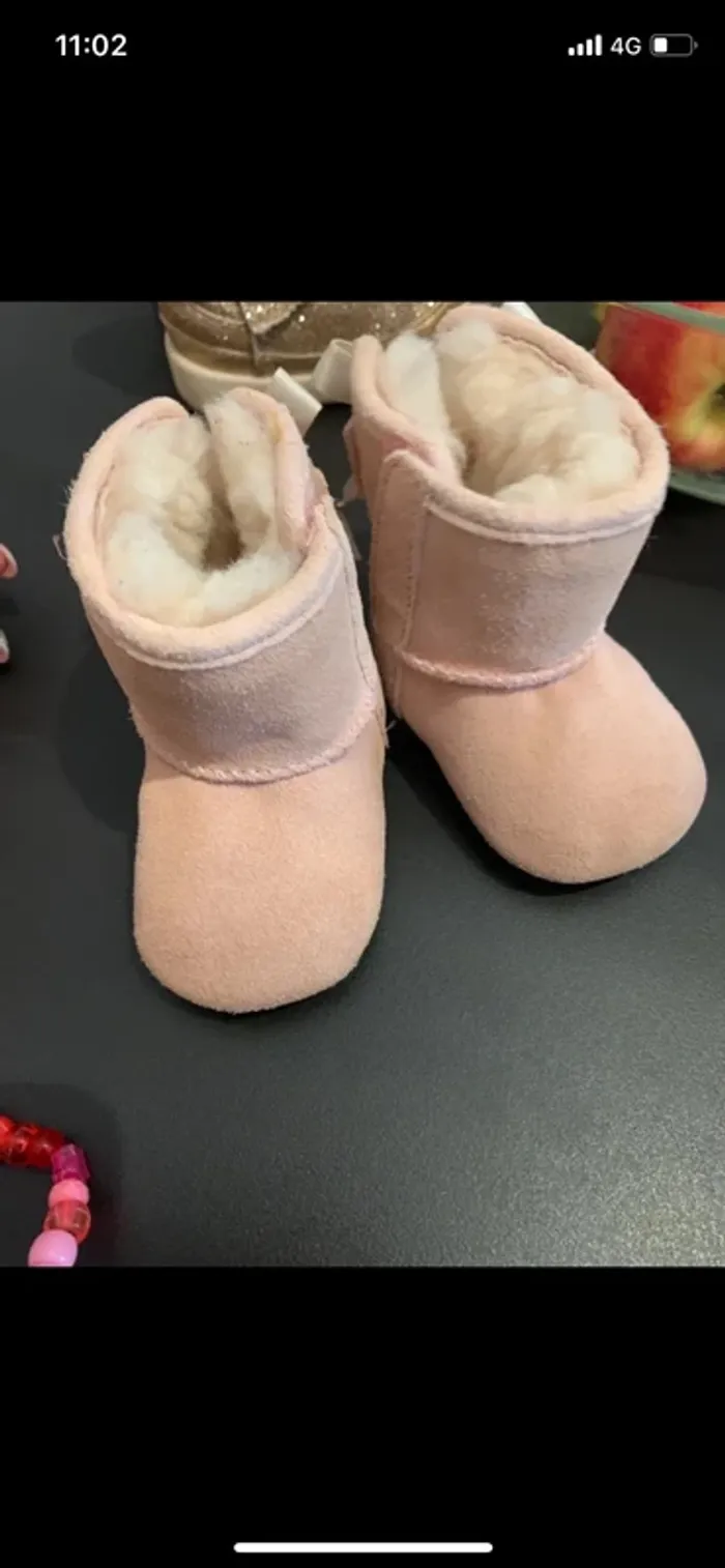 Bottes chaussons Bottines fourrées UGG taille 16 - photo numéro 4