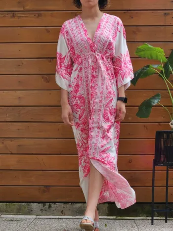 Robe longue imprimée rose fleuri – Élégance bohème chic