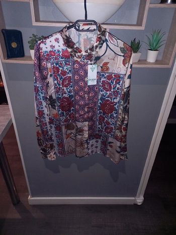 Neuf taille M marque Guess valeur 80 euros
