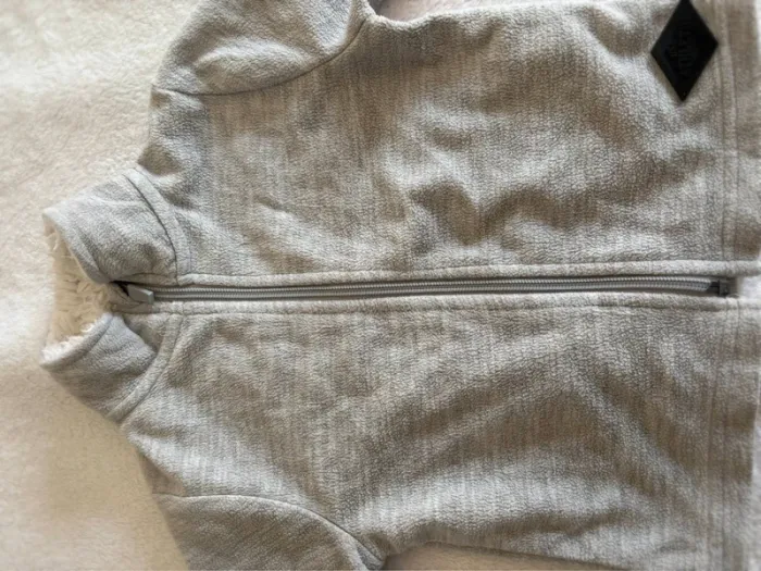 Veste zippée doublée polaire grise garçon/fille – Kiabi 2 ans - photo numéro 4