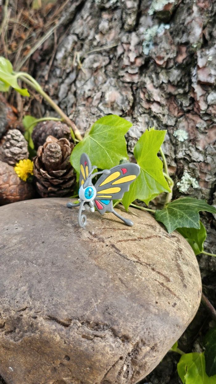 Super figurine Pokemon Nintendo charmillon