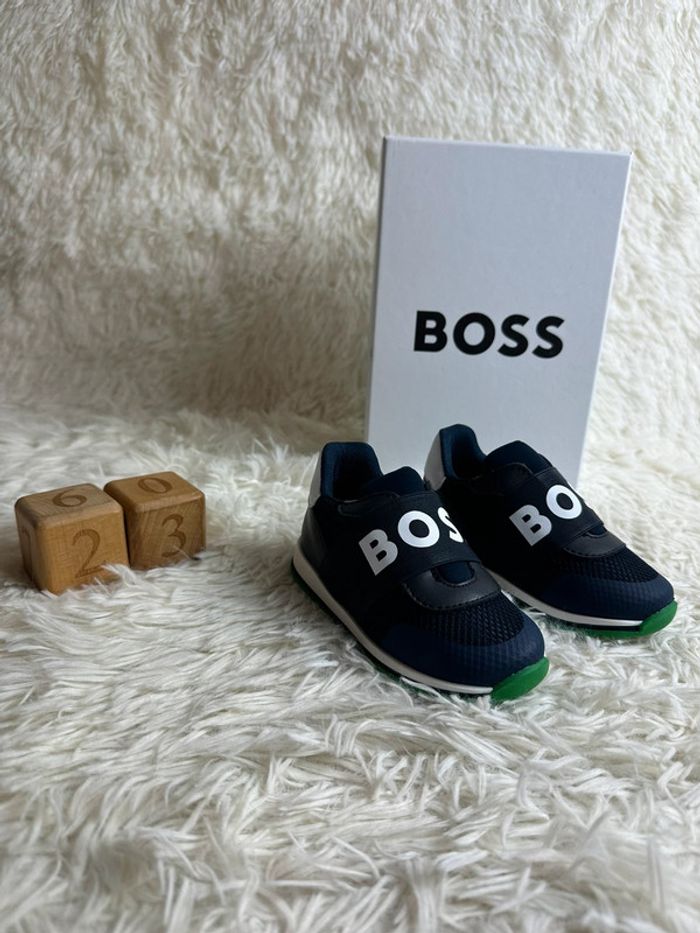 Paire de basket Marine BOSS taille 23
