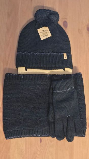 (Neufs non portés) 🏷😍🥰🩷 SUPERBE Ensemble bonnet,snood ,gants 10/14ans fille 🩷🥰😍
