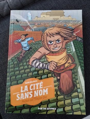 Livre BD la cité sans nom, comme neuf
