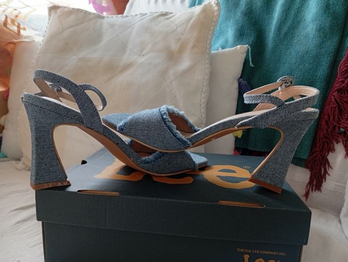 Sandales en jeans à talons. Lee 38 - photo numéro 8