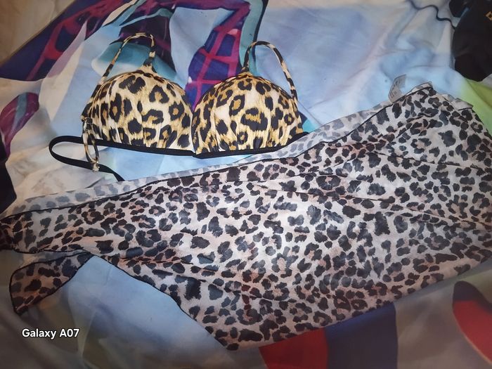 Soutien gorge maillot de bain et pareo