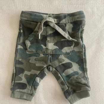 🎨 Pantalon camouflage Kiabi pour bébé 🎨