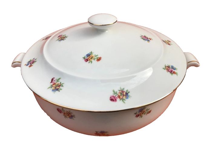 Ancienne soupière  P.N France  Porcelaine blanche liseré or à décor brassées de fleurs