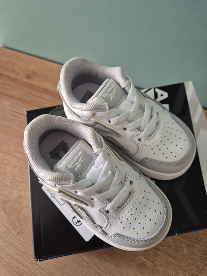 Baskets garçon blanches et grises, reebok pointure 20 - photo numéro 5