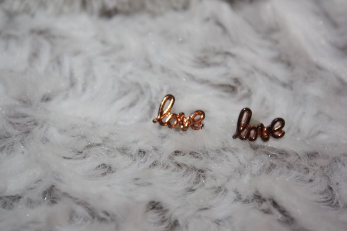 Boucle oreille LOVE doré rosé - photo numéro 2