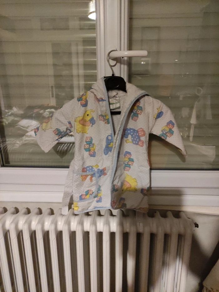 Magnifique peignoir garcon en 2 ans