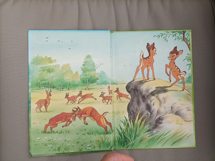 Joli livre " Bambi" Disney - photo numéro 3