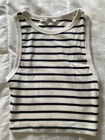 Très beau top court noir et blanc || Zara || taille EUR S || quasiment neuf