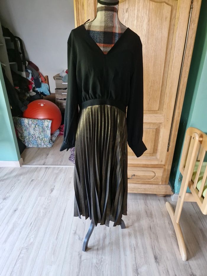 Jolie robe de fête dorée et noire camaïeu taille 42