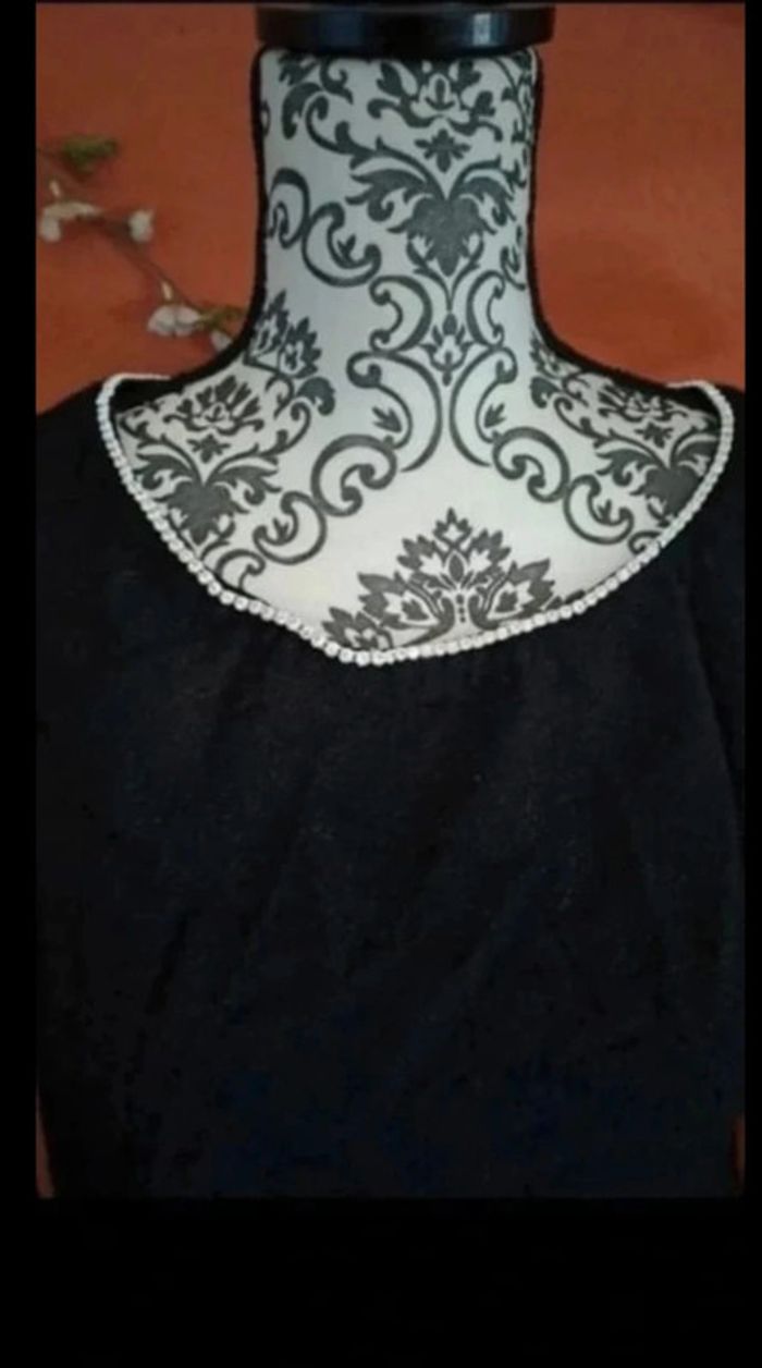 Robe noire pailletées et manche dentelle T38 - photo numéro 2