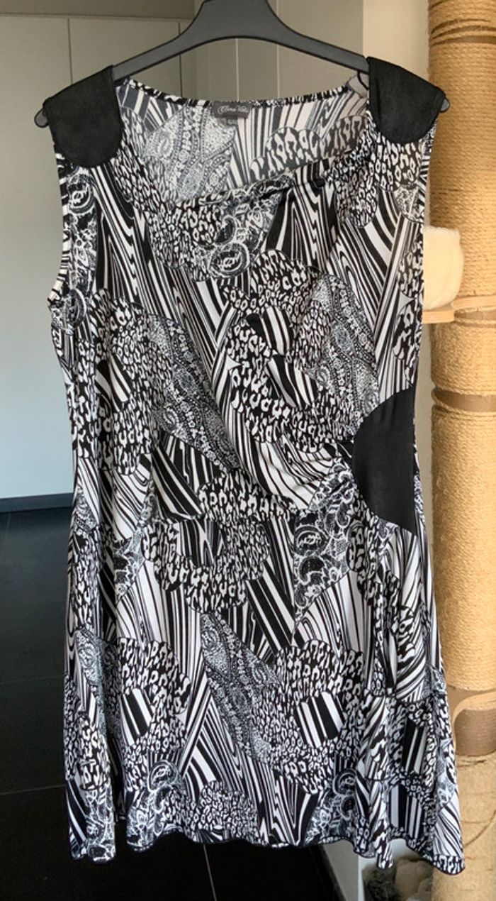 Robe à motifs noirs et blancs Clara Vitti 46 48 excellent état - photo numéro 1