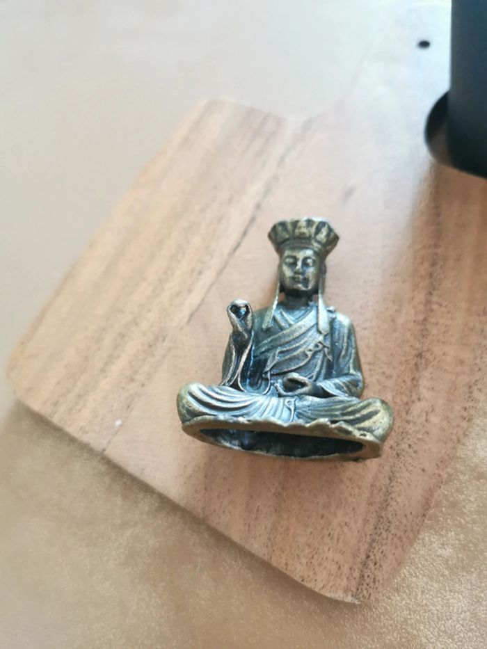 Mini statuette prière bouddhiste laiton - photo numéro 3