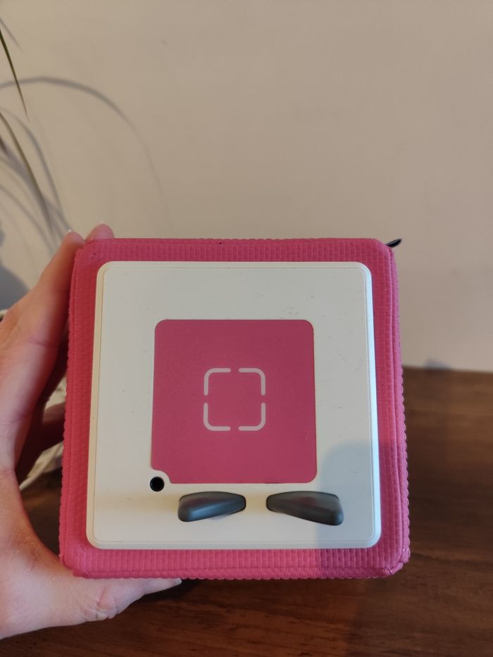 Toniebox rose avec son chargeur en très bon état - photo numéro 2