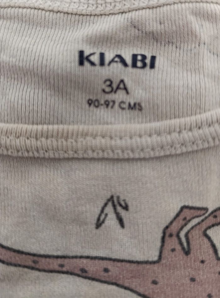 Lot 3 ans. 2 pyjamas Kiabi et un tee-shirt Gap. - photo numéro 16