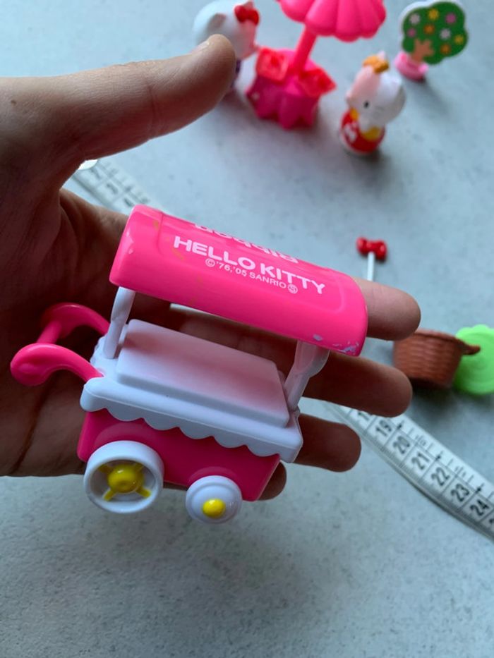 Lot jouet hello kitty marchande avec terrasse sucette figurine arbre panier etc - photo numéro 11