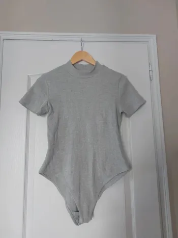 Magnifique bodie grise taille L