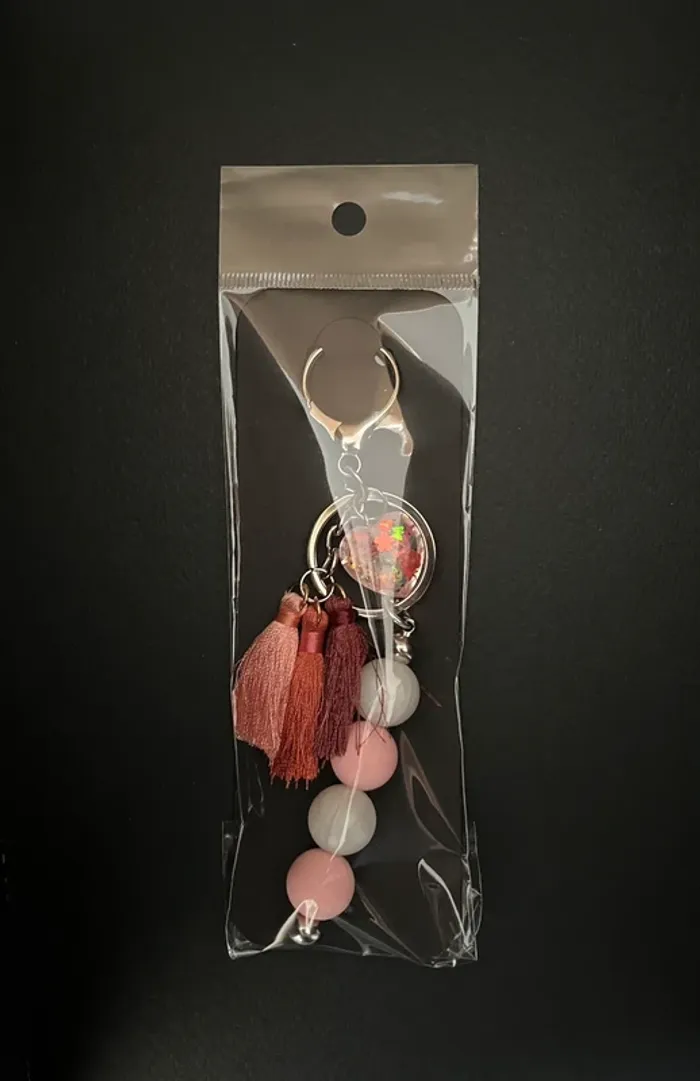 Porte clés rose et blanc pompon - photo numéro 2