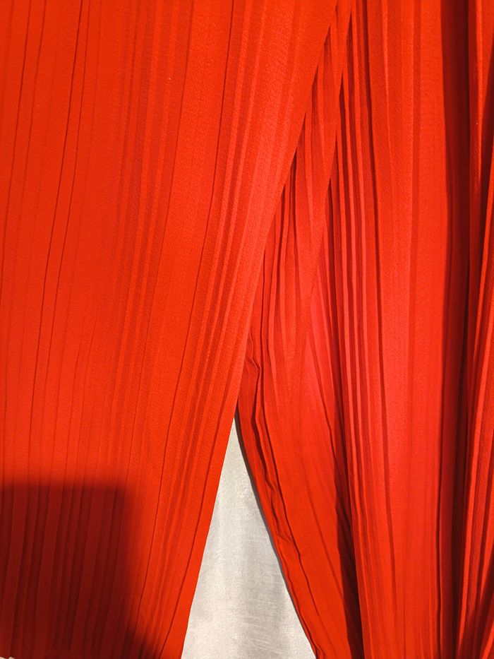 pantalon rouge de Bershka 40 *Spécial FETE* réf R462 S1 - photo numéro 4