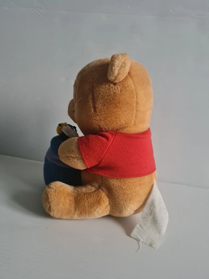 Peluche Winnie l'ourson avec son pot de miel 18cm - photo numéro 4